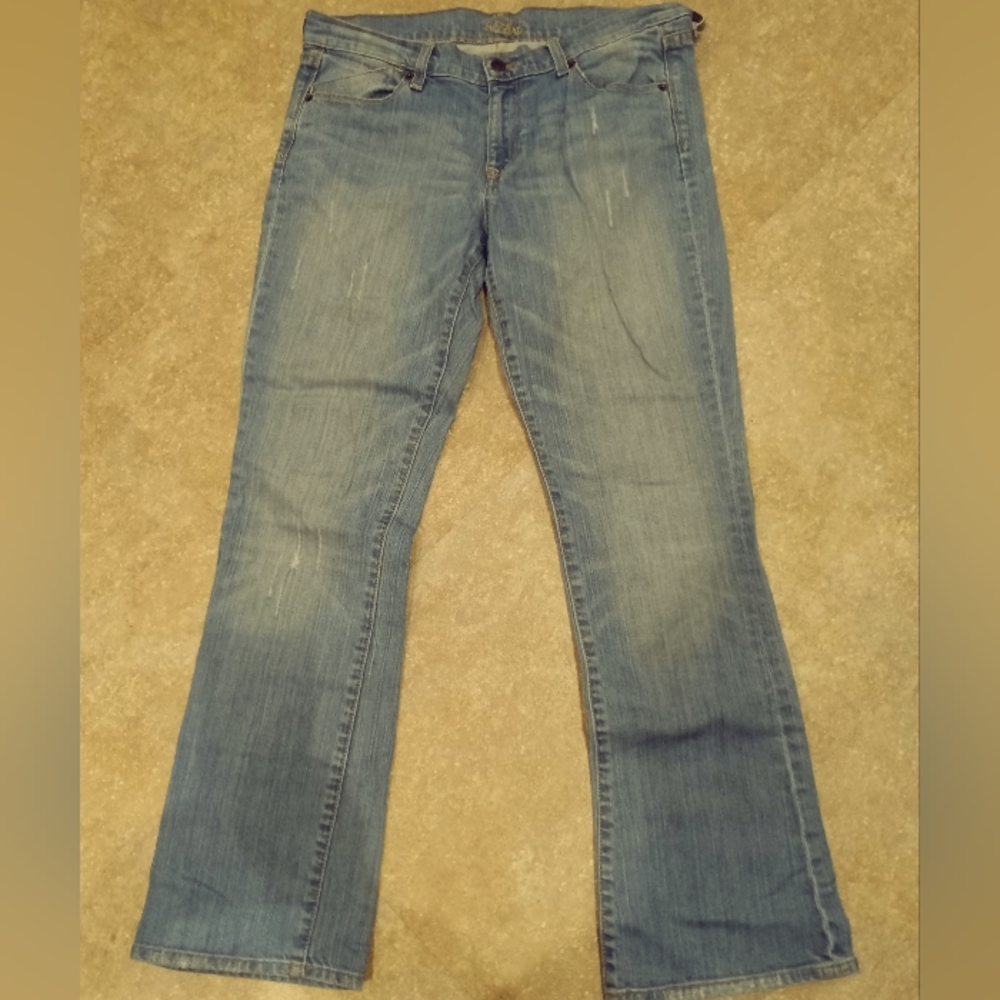 Old Navy The Flirt bootcut jeans 10R light wash